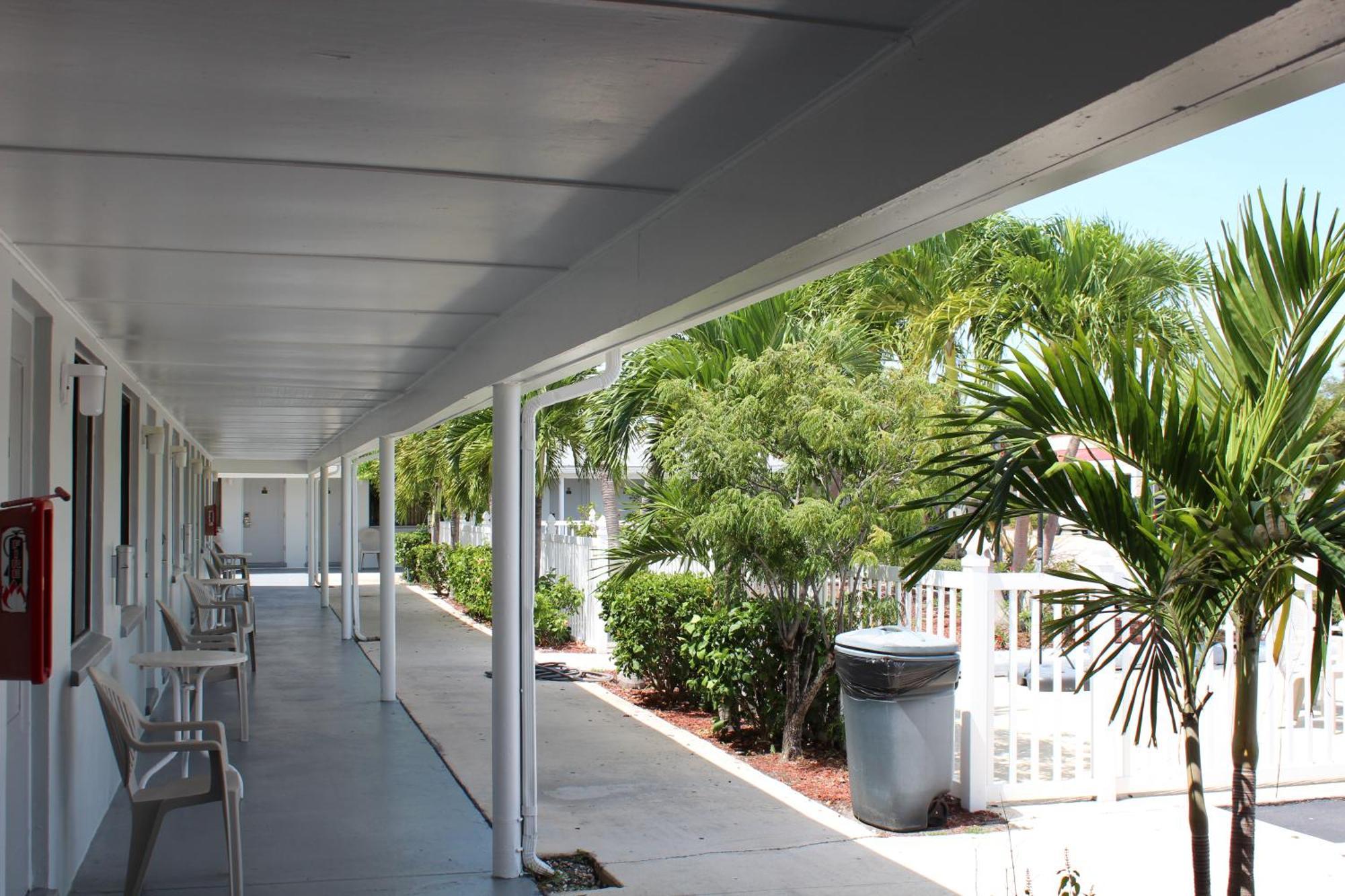 Economy Inn West Palm Beach Buitenkant foto